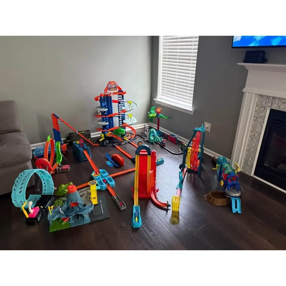 Hot Wheels Motorized Action Power Shift Raceway Track Set🚗💨⚡️ - Picture 8 of 8